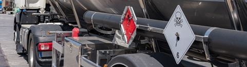 Transporter mit Giftgutschild