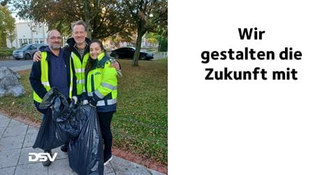 Drei Menschen mit Warnweste und Müllsäcken