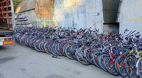 Aufgereihte Fahrräder