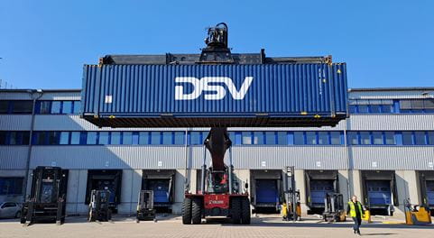 Stacker mit DSV Container