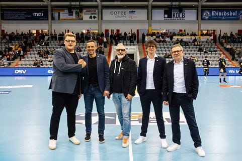 Personen in Sporthalle