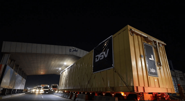 3 e-houses transported via a complex project cargo movement