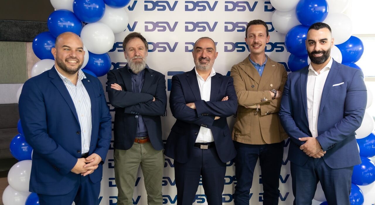 DSV employees celebrate following the Schenker integration in Saudi Arabia