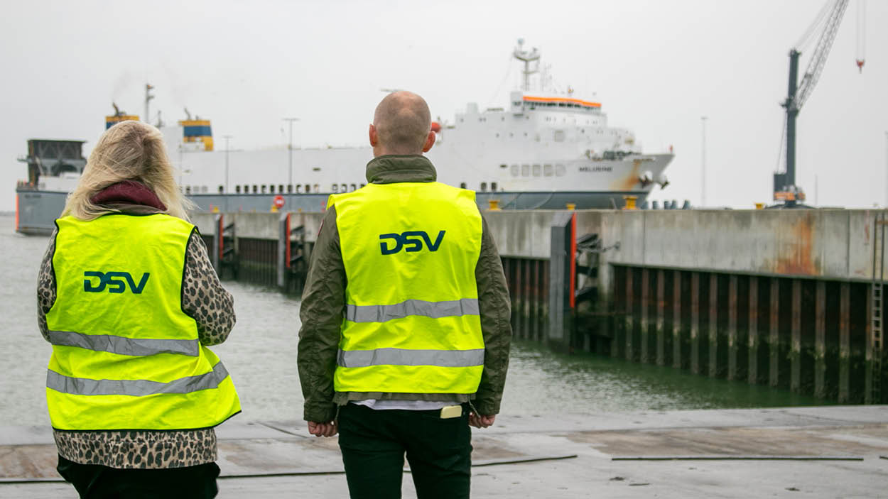Mette og Morten fra DSV står på Esbjerg Havn