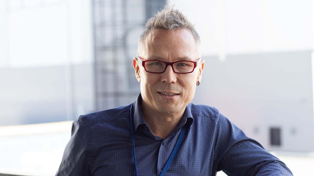 Toni Palmumaa työskentelee myyntijohtajana DSV Contract Logisticsilla Suomessa.