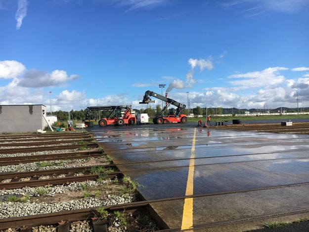 Véhicules logistiques au Port du havre