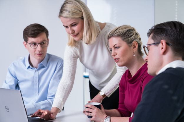 DSV employees looking at a computer screen
