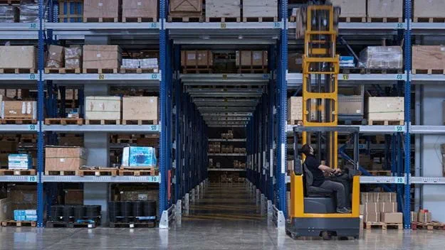 Warehouse shelfs in DSV