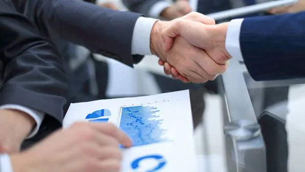 Handshake closing an agreement between two business partners