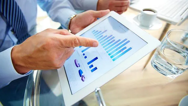 This image shows a person using a tablet that displays the data represented in the graph.