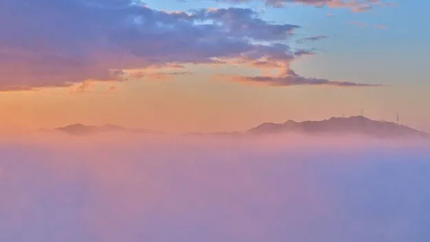 Rosa himmel og fjell