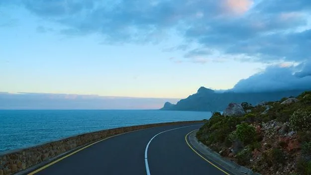 一路眺望大海和山峦