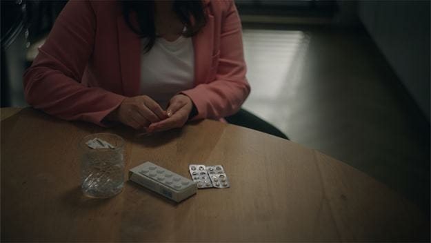 dsv transport en logistiek vrouw gebruikt medicijnen