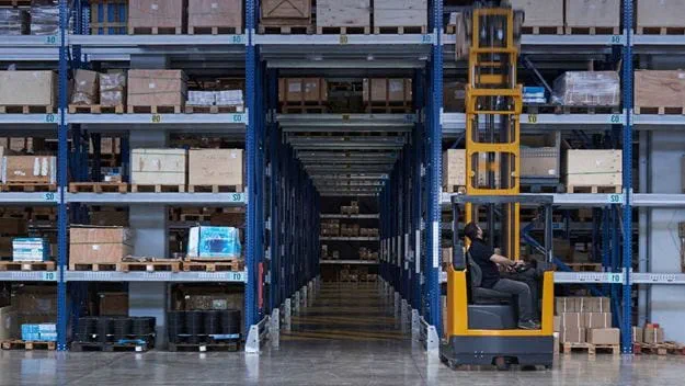 Étagères d'entrepôt dans DSV