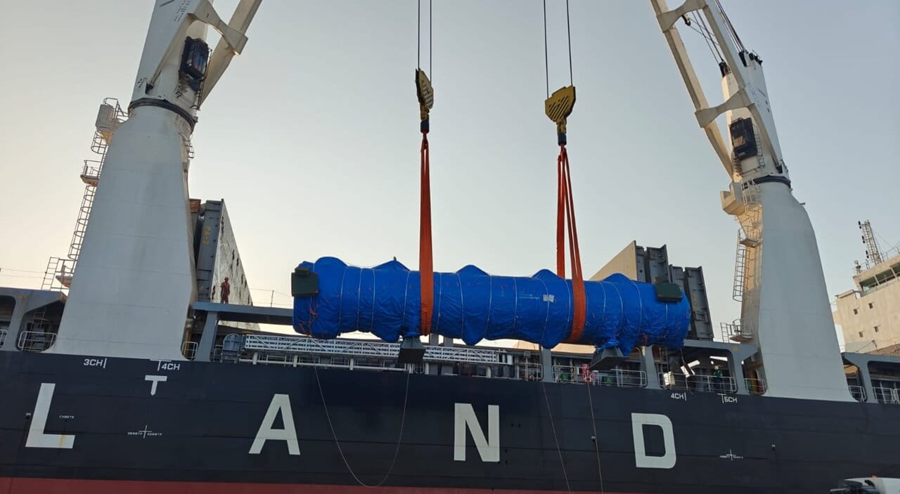 heat exchanger being offloaded from a scheduled vessel in Oman