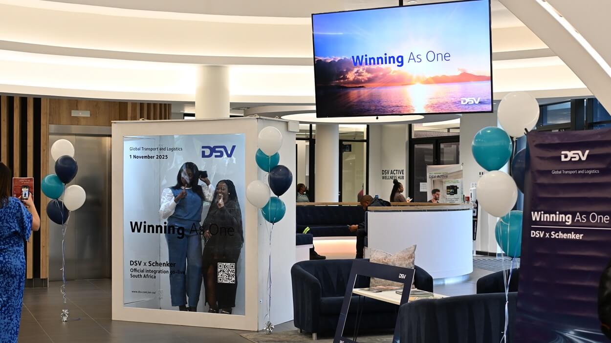 Work friends taking a picture at the DSV photo booth