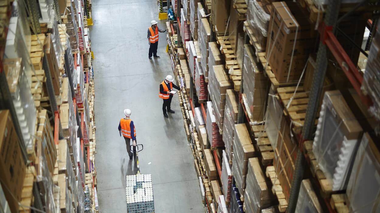 Bonded Warehouse inspector identifying all risks