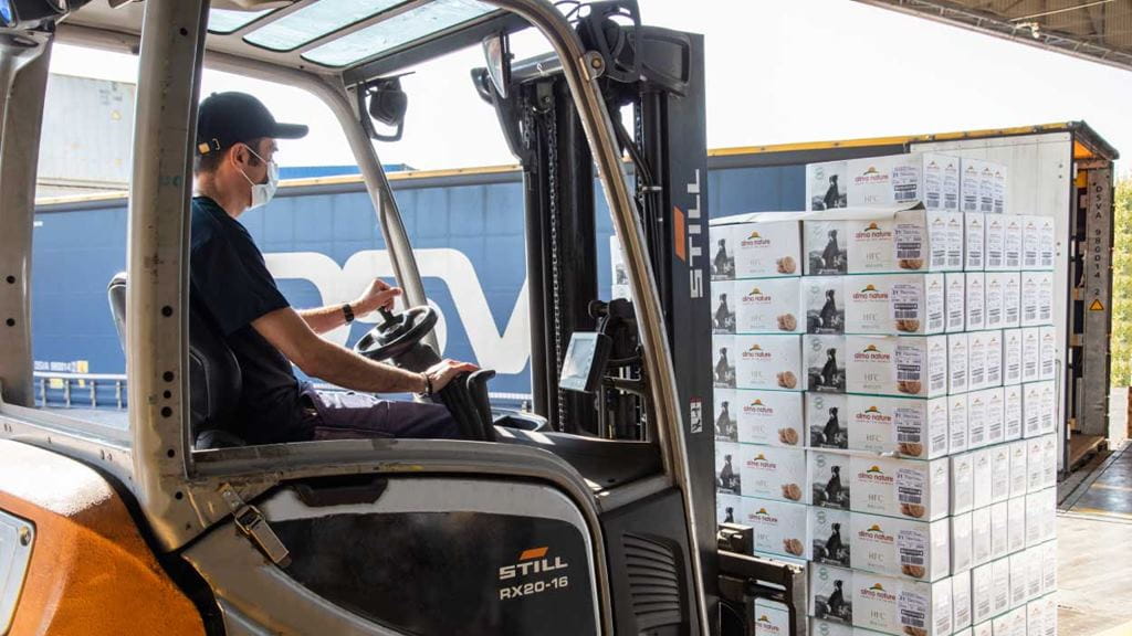 Almo Nature logistics service for B2B and B2C DSV