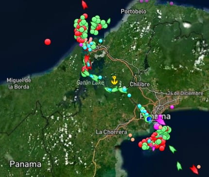 Embarcaciones en espera de cruzar el Canal de Panamá (11 de agosto de 2023)